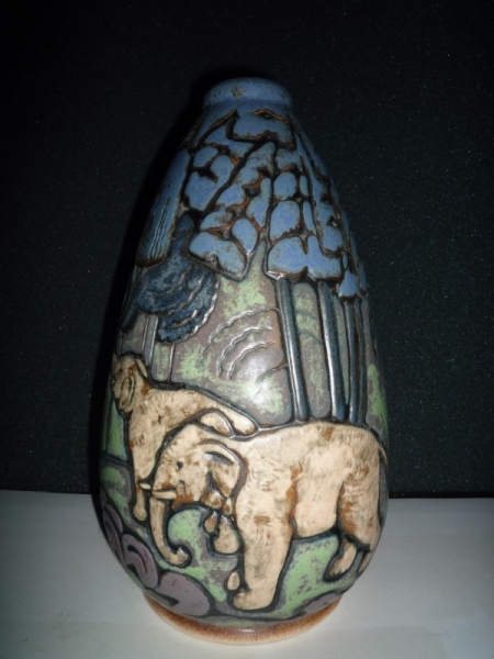 Vase aux éléphants - Modèle de Legrand